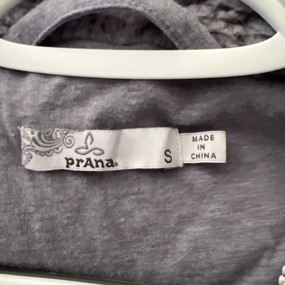 Prana gray chevron sherpa vest with hood size small - Picture 4 of 4